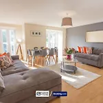 Modern Oxford 2 Bedroom Apartments, Families & Contractor Accommodation, Near John Radcliffe Hospital