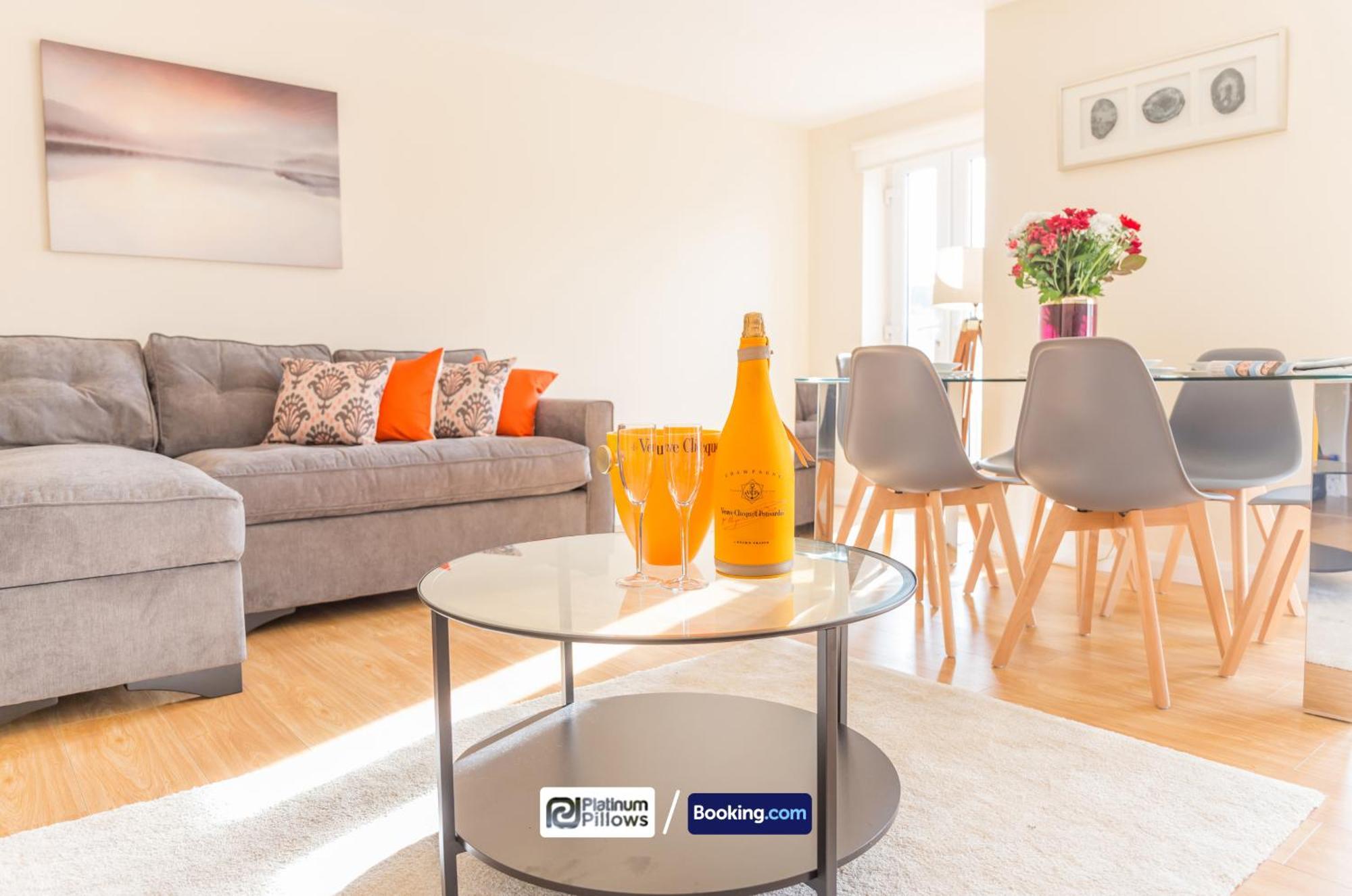 Modern Oxford 2 Bedroom Apartments, Families & Contractor Accommodation, Near John Radcliffe Hospital *