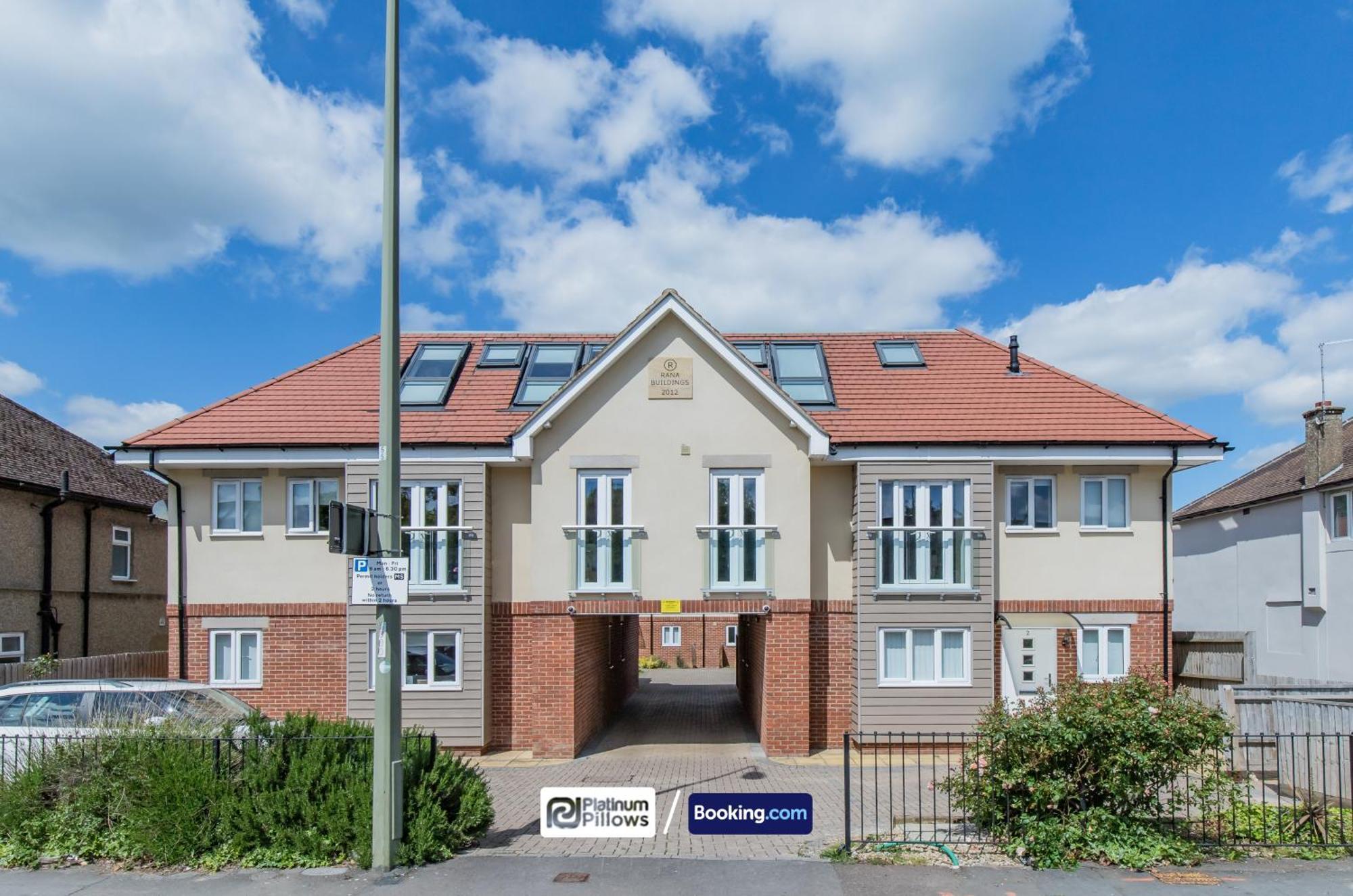 Modern Oxford 2 Bedroom Apartments, Families & Contractor Accommodation, Near John Radcliffe Hospital Apartment Oxford