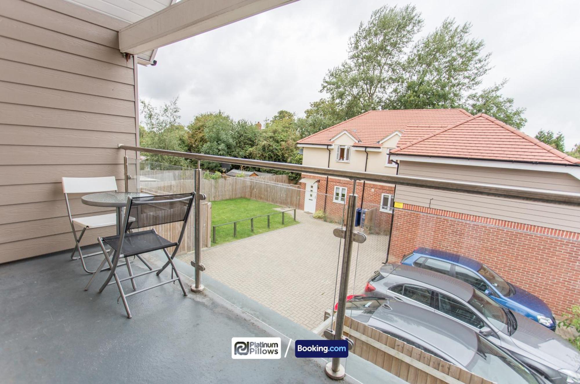 Modern Oxford 2 Bedroom Apartments, Families & Contractor Accommodation, Near John Radcliffe Hospital Apartment Oxford