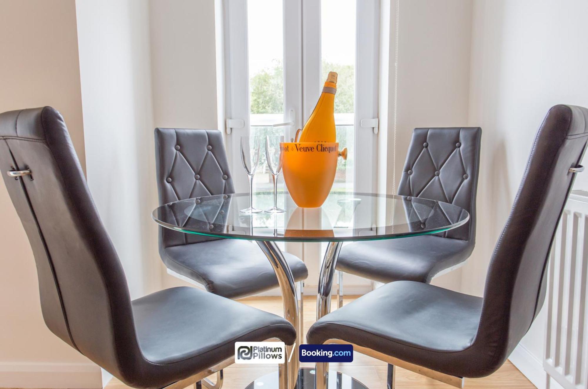 Modern Oxford 2 Bedroom Apartments, Families & Contractor Accommodation, Near John Radcliffe Hospital Apartment Oxford