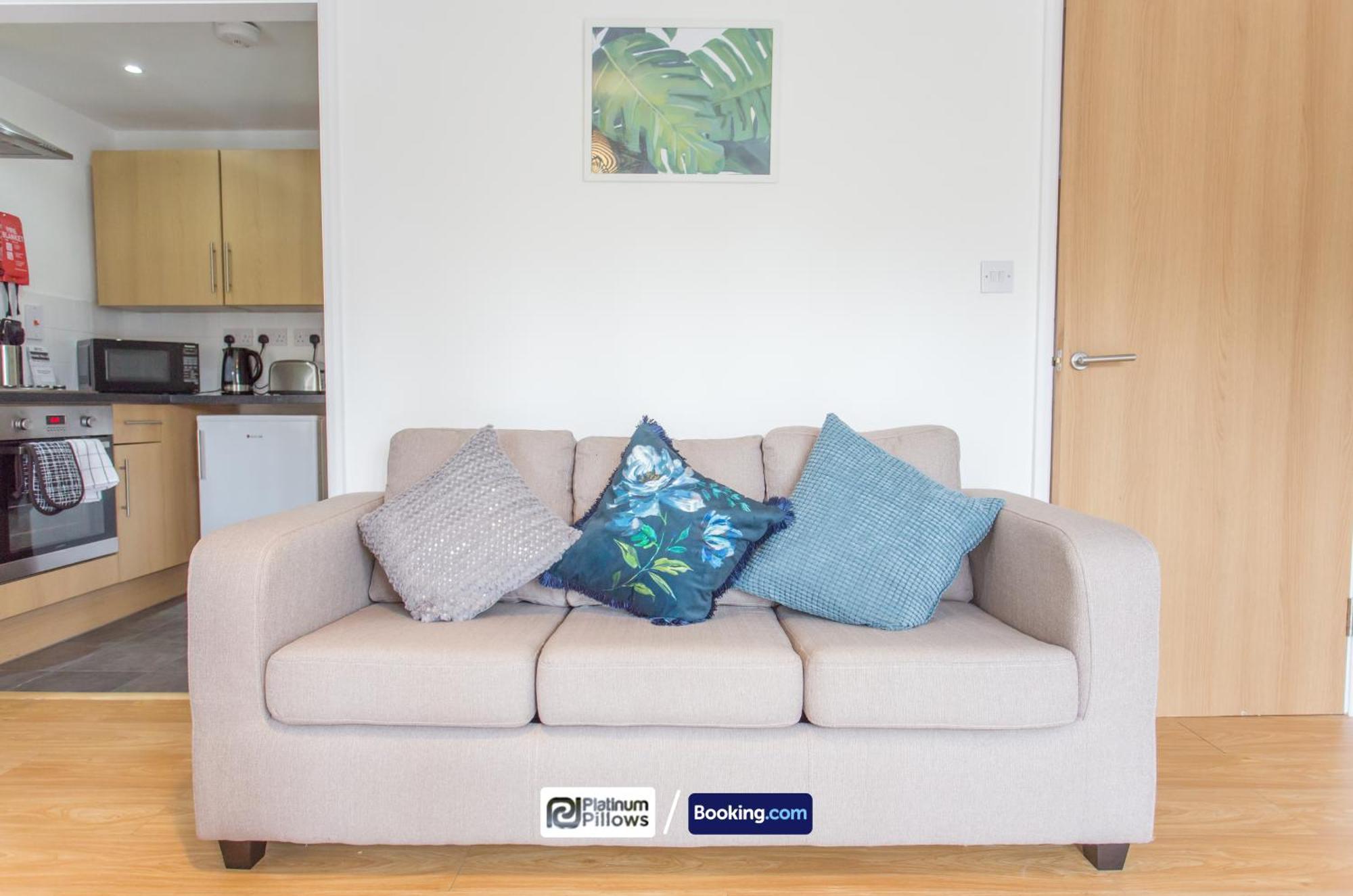Modern Oxford 2 Bedroom Apartments, Families & Contractor Accommodation, Near John Radcliffe Hospital Apartment
