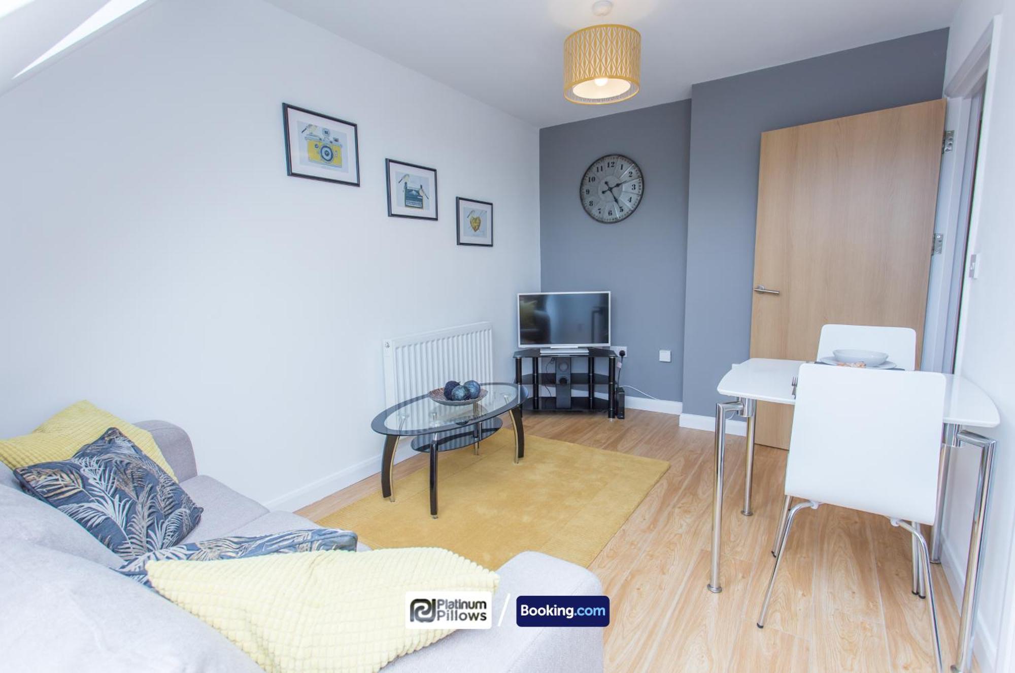 Modern Oxford 2 Bedroom Apartments, Families & Contractor Accommodation, Near John Radcliffe Hospital Apartment *