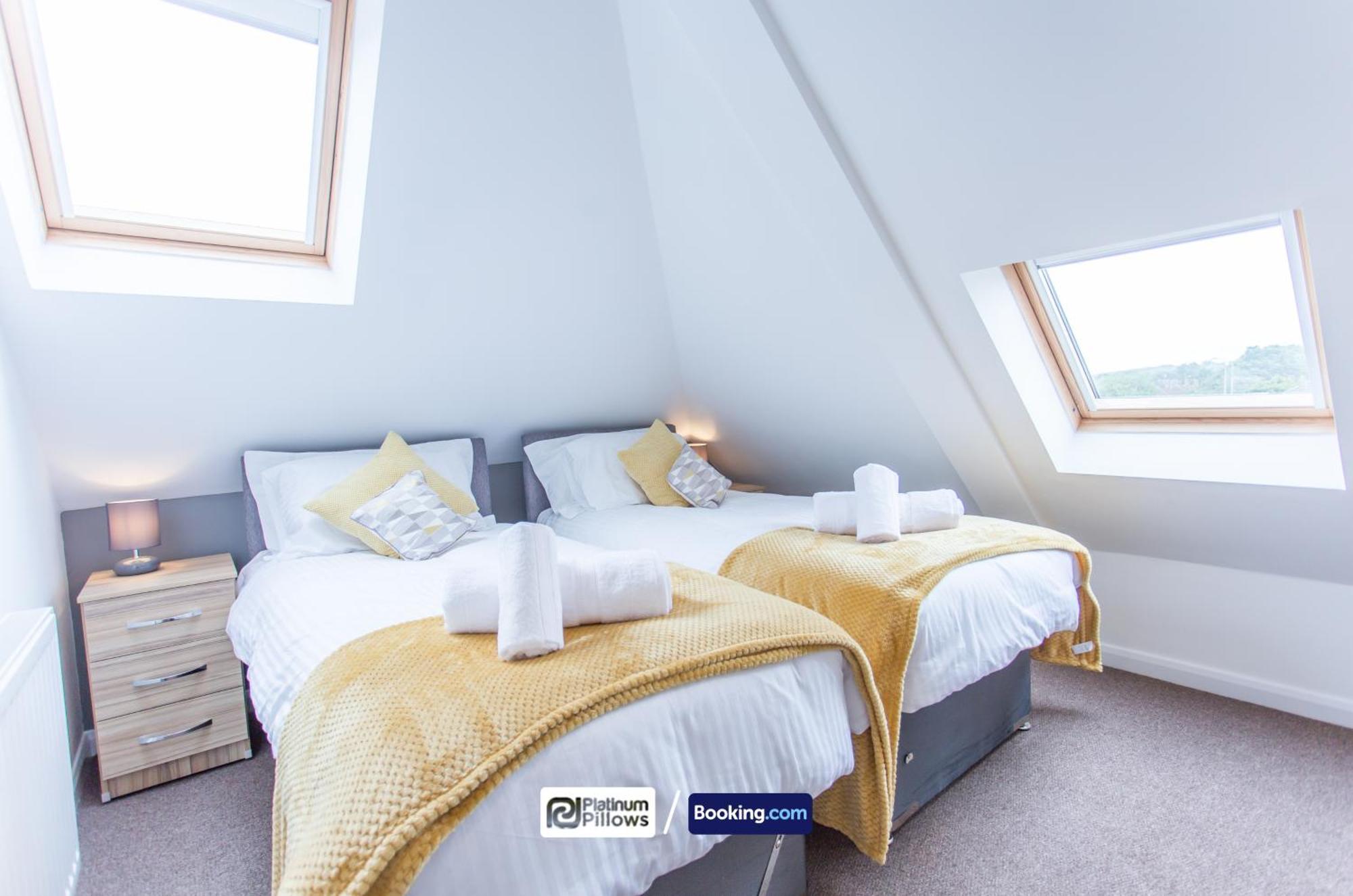 Modern Oxford 2 Bedroom Apartments, Families & Contractor Accommodation, Near John Radcliffe Hospital Apartment *
